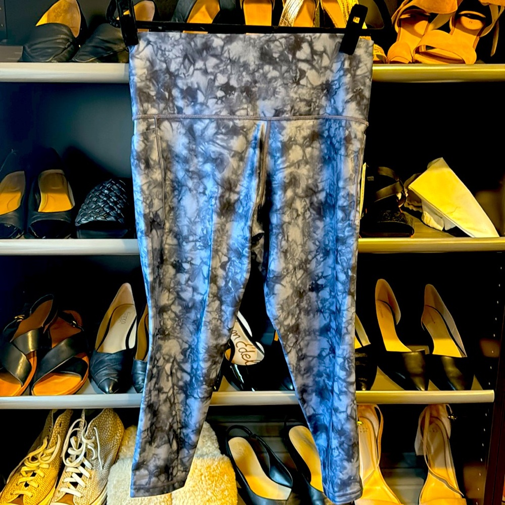 NWT Athleta Salutation Stash Pocket II Printed 7/8 Tight